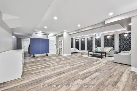 2327 Gladacres Lane E Oakville ON L6M 0G4