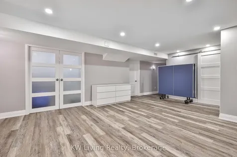 2327 Gladacres Lane E Oakville ON L6M 0G4