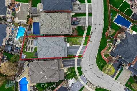 2327 Gladacres Lane E Oakville ON L6M 0G4