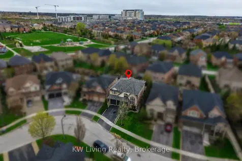 2327 Gladacres Lane E Oakville ON L6M 0G4