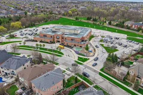 2327 Gladacres Lane E Oakville ON L6M 0G4