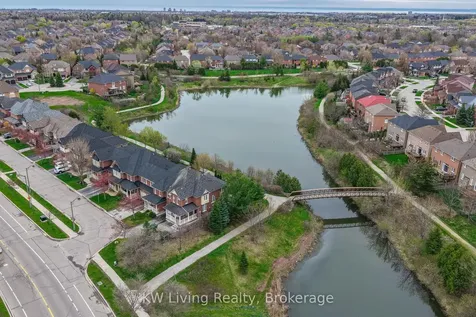 2327 Gladacres Lane E Oakville ON L6M 0G4