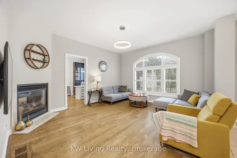 2327 Gladacres Lane E Oakville ON L6M 0G4
