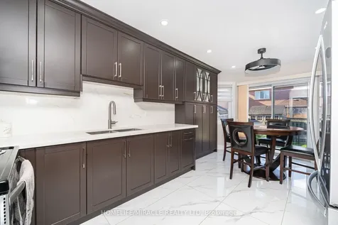 8 Twin Pines Crescent Brampton ON L7A 1M5