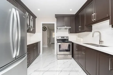 8 Twin Pines Crescent Brampton ON L7A 1M5