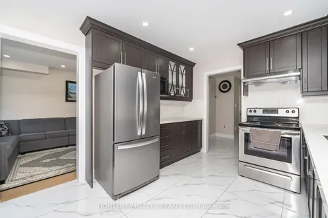 8 Twin Pines Crescent Brampton ON L7A 1M5
