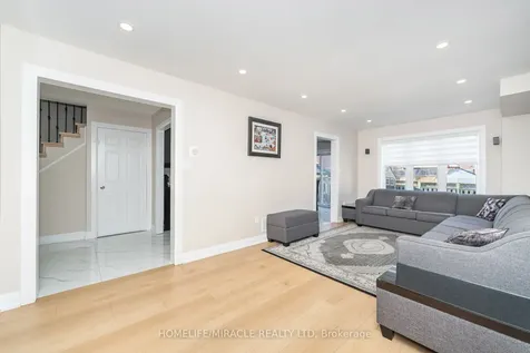 8 Twin Pines Crescent Brampton ON L7A 1M5