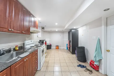 8 Twin Pines Crescent Brampton ON L7A 1M5
