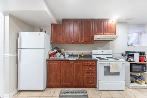 8 Twin Pines Crescent Brampton ON L7A 1M5