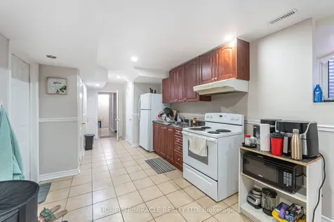 8 Twin Pines Crescent Brampton ON L7A 1M5