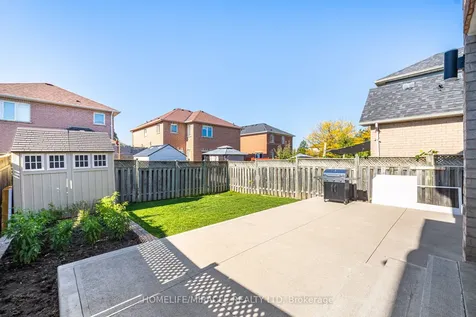 8 Twin Pines Crescent Brampton ON L7A 1M5