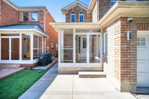 8 Twin Pines Crescent Brampton ON L7A 1M5