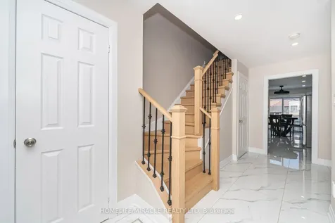 8 Twin Pines Crescent Brampton ON L7A 1M5