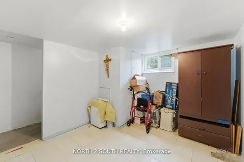 24 Vanderbrent Crescent Toronto ON M9R 3W8