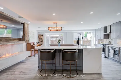 527 Wallenberg Crescent Mississauga ON L5B 3L8