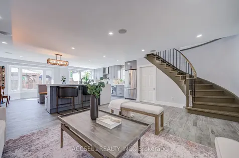 527 Wallenberg Crescent Mississauga ON L5B 3L8