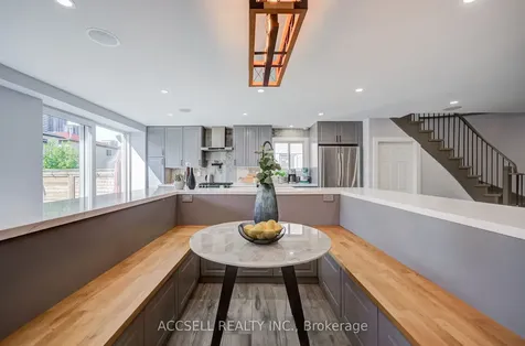 527 Wallenberg Crescent Mississauga ON L5B 3L8