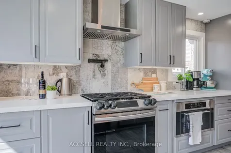 527 Wallenberg Crescent Mississauga ON L5B 3L8