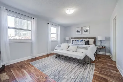 527 Wallenberg Crescent Mississauga ON L5B 3L8