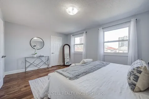 527 Wallenberg Crescent Mississauga ON L5B 3L8