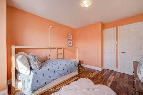 527 Wallenberg Crescent Mississauga ON L5B 3L8