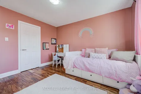 527 Wallenberg Crescent Mississauga ON L5B 3L8