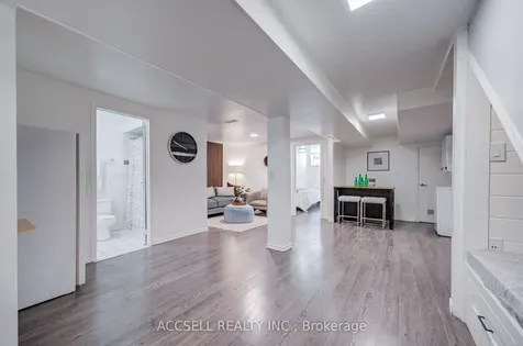527 Wallenberg Crescent Mississauga ON L5B 3L8