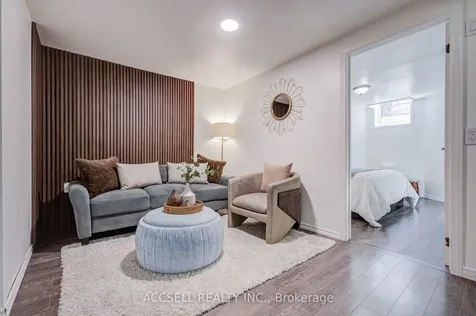 527 Wallenberg Crescent Mississauga ON L5B 3L8