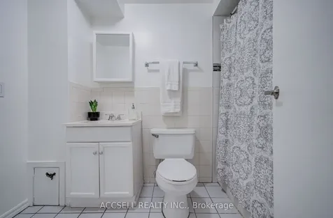 527 Wallenberg Crescent Mississauga ON L5B 3L8