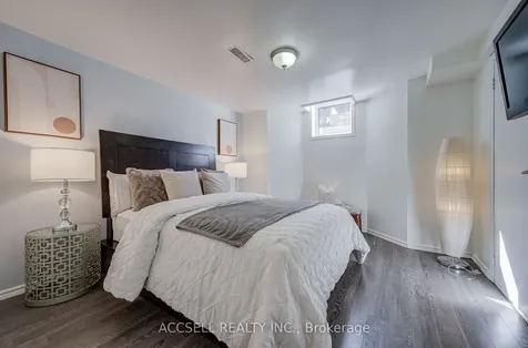 527 Wallenberg Crescent Mississauga ON L5B 3L8