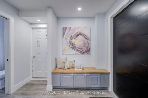 527 Wallenberg Crescent Mississauga ON L5B 3L8
