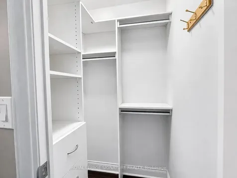 16 Brookers Lane Toronto ON M8V 0A5
