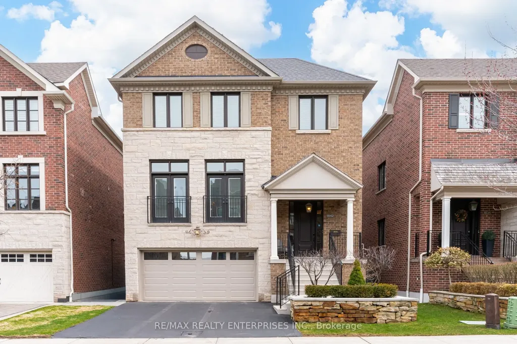 1842 Pagehurst Avenue Mississauga ON L4X 1Y6