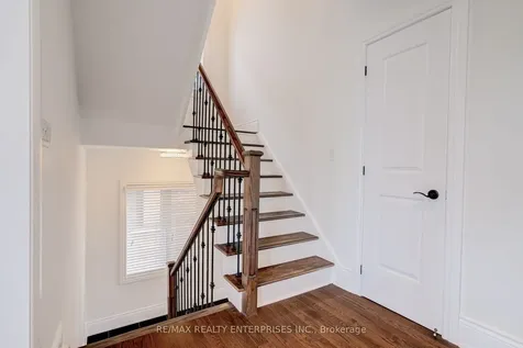 1842 Pagehurst Avenue Mississauga ON L4X 1Y6