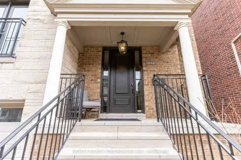 1842 Pagehurst Avenue Mississauga ON L4X 1Y6
