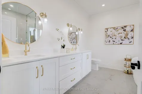 1842 Pagehurst Avenue Mississauga ON L4X 1Y6