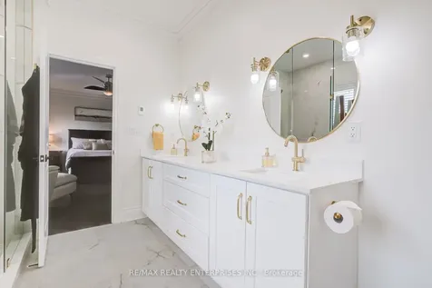 1842 Pagehurst Avenue Mississauga ON L4X 1Y6