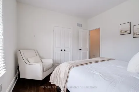 1842 Pagehurst Avenue Mississauga ON L4X 1Y6