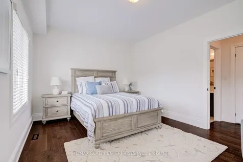 1842 Pagehurst Avenue Mississauga ON L4X 1Y6