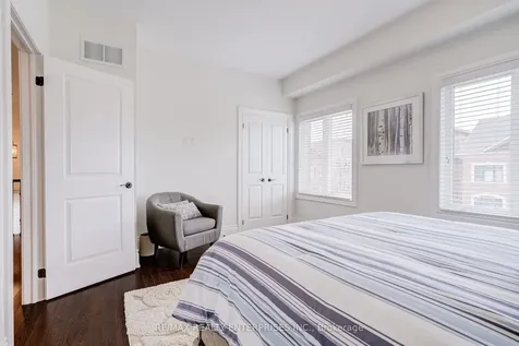 1842 Pagehurst Avenue Mississauga ON L4X 1Y6