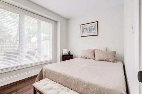 1842 Pagehurst Avenue Mississauga ON L4X 1Y6