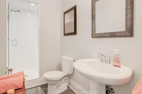 1842 Pagehurst Avenue Mississauga ON L4X 1Y6