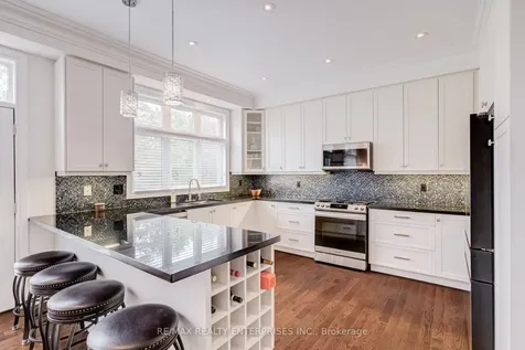 1842 Pagehurst Avenue Mississauga ON L4X 1Y6