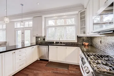 1842 Pagehurst Avenue Mississauga ON L4X 1Y6