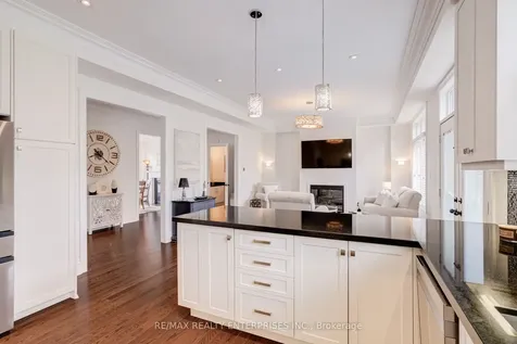 1842 Pagehurst Avenue Mississauga ON L4X 1Y6