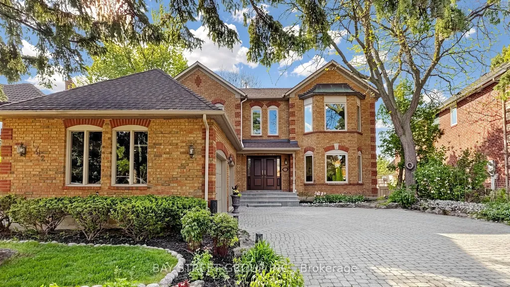 1742 Sir Monty's Drive Mississauga ON L5N 4R6