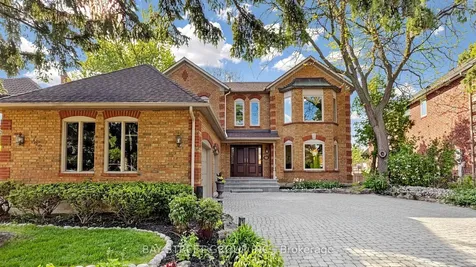 1742 Sir Monty's Drive Mississauga ON L5N 4R6
