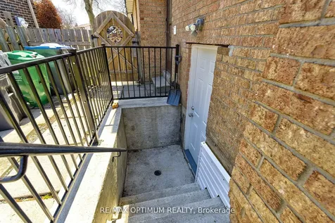 8 Joanne Court Brampton ON L6Y 2J8