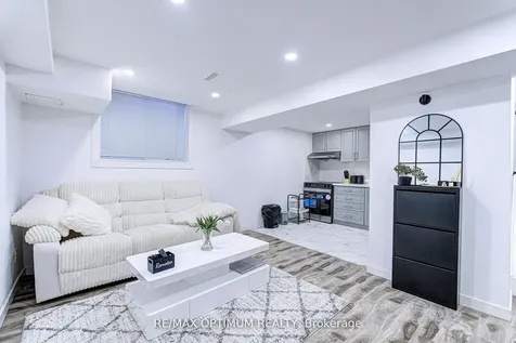 8 Joanne Court Brampton ON L6Y 2J8