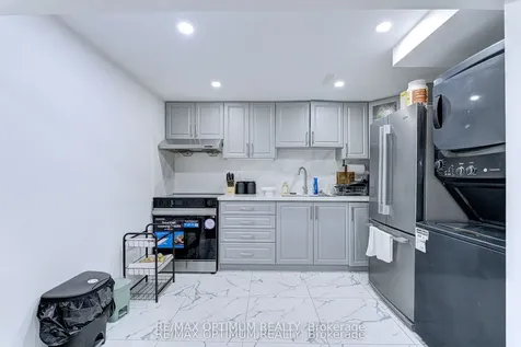 8 Joanne Court Brampton ON L6Y 2J8